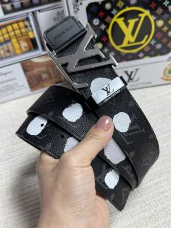 品名：Lv..路易..威登 材质：原单牛皮腰带 百分百头层牛皮腰带保证真皮，24K纯钢扣，专柜原单品质、做工精细，时尚大牌，送人自用首选 包装： 请认准如图专柜 - 点击图像关闭
