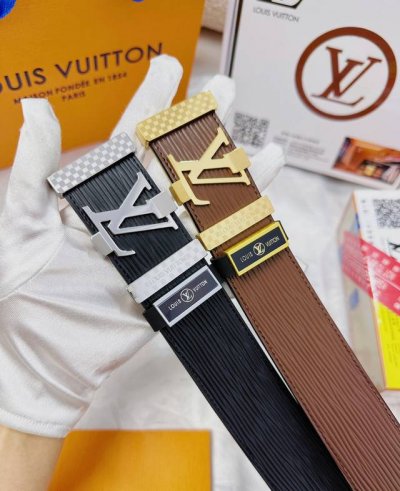 皮带：Lv..路易..威登顶级复刻- 腰带：原单品质百分百进口原厂头层牛皮，保证真皮。雕花镂空工艺.真空电镀.永不掉色.24K纯钢扣头层小牛皮水波纹双面可用专柜