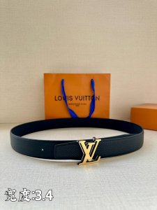Lv Heritage 双面腰带3.4宽 选取粒面皮革和纳帕皮革 新款3层lv 搭扣。微弧形边缘和摩登形状末端见证细致匠心，为考究人士带来赠礼佳选