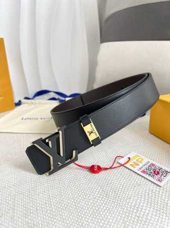 品名： Lv..路易..威登腰带皮带原单 型号：挂扣，经典纯钢材质面字母挂扣，头层牛皮，图片实物拍摄 材料：头层牛皮，挂扣系列，纯钢材质扣头，钯镀电镀工艺永不掉 - 点击图像关闭