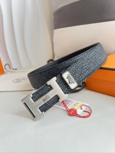 品名： 爱玛仕.Hermes腰带 皮带 原单 型号：挂扣，经典纯钢材质扣头，双面头层牛皮，图片实物拍摄 材料：双面头层牛皮，挂扣系列，纯钢材质扣头，钯镀电镀工艺