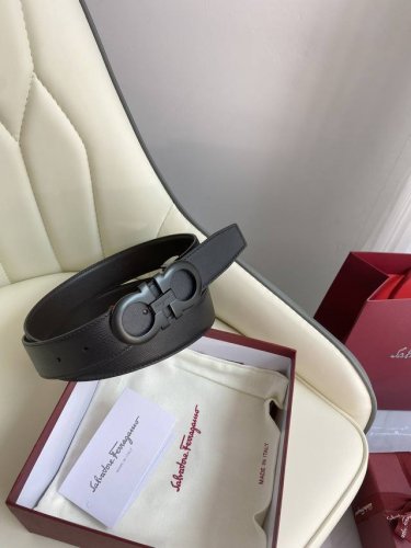 特 菲拉格慕双面原厂进口头层牛皮，双面使用，真空电镀铜扣，做工精致专柜品质！时尚休闲百搭火爆热销中！配专柜全套包装，宽度3.5Cm。