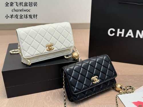 全套飞机盒包装 Chanel Woc 小羊皮 金球发财包 最近好多明星都在背Chanel 这款包是由老佛爷Karl Lagerfeld和Chanel现任创意总监