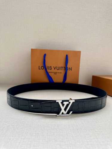 3.5宽Louis Vuitton 采用进口头层牛皮压鳄鱼肚皮搭配精致电镀钢扣头.底皮原版头层牛皮宽 做工精细，百搭，上身超好，品质一流 一件代发