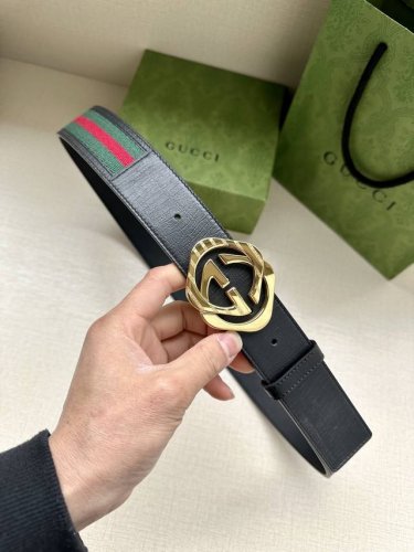 特 P200 宽度4.0Cm Gucci 经典帆布织带腰带，配以织纹皮质滚边和双G原单钢扣。绿色 红色 绿色棉质帆布编织腰带，配以黑色头层牛皮