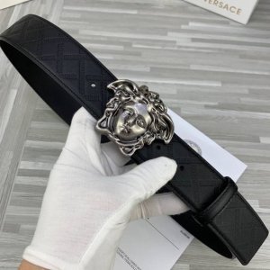 特P170 宽度4.0Cm Versace（范思哲）经典蛇妖美杜莎复古人头搭配希腊复古回纹压花带身/双面头层、采用精挑细选进口顶级牛皮。