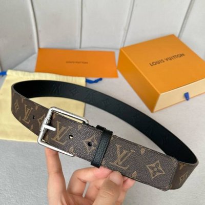 寬：40Mm 驢家新品 Nigo新品限量版 專櫃有售新品男士系列 一面專櫃定制面料 一面原廠荔枝紋小牛皮 荔枝紋牛皮有品牌壓紋 針扣款式設計搭扣 雙面用 兩種佩