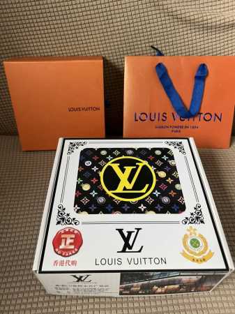 品名：Lv..路易..威登原单 材质：原单牛皮腰带 百分百头层牛皮腰带保证真皮，24K纯钢扣，专柜原单品质、做工精细，时尚大牌，送人自用首选 包装： 请认准如图 - 点击图像关闭