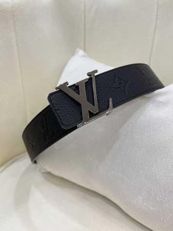 Lv 4.0Cm进口牛皮面料 专柜对版 展现时下流行的工艺-动感设计精神。 - 点击图像关闭