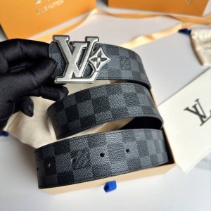 原版包裝 L0Uis Vuitt0N 專櫃最新升級版本 寬度40毫米 精湛工藝定制帆布面料襯托進口小牛皮底 搭配精鋼搭扣 雙面用 經典百搭款