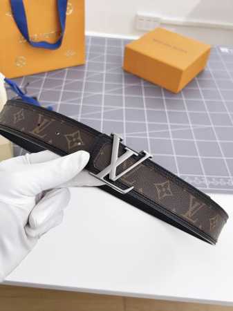 寬度：40Mm 男士最新頂級原單腰帶 此款腰帶專櫃面搭配荔枝紋底 搭配新款316鋼搭扣 雙面選用進口原廠togo荔枝 與專櫃一致 - 点击图像关闭