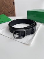 -Bv 2025最新款男士编织腰带 纯手工Intreccio大格子编织 意大利荔枝纹小牛皮搭配椭圆形枪色针扣 侧面有标识 可活动皮圈 宽度35Mm 颜色: 黑色