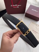 配专柜全套包装盒 飞拉格慕 尺寸:34Mm 正品尺寸 五金材质:专柜精品扣，真空电镀，工艺精细，带身材质:天然双面头层荔枝纹牛皮、质感超赞，手感柔软，对版车线，