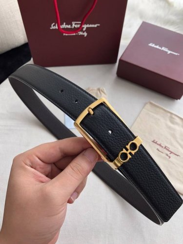 配专柜全套包装盒 飞拉格慕 尺寸:34Mm 正品尺寸 五金材质:专柜精品扣，真空电镀，工艺精细，带身材质:天然双面头层荔枝纹牛皮、质感超赞，手感柔软，对版车线，