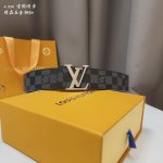 官网同步 Lv路易男士 宽度4.0 Cm 简单大方 佩戴效果非常不错 送礼自用最佳推荐