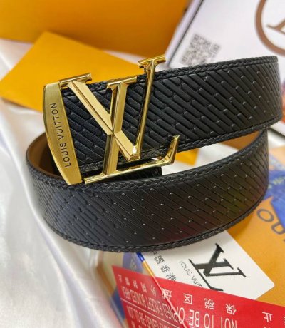 皮带：Lv..路易..威登顶级复刻. 腰带：原单品质百分百头层牛皮，保证真皮。雕花镂空工艺.真空电镀.永不掉色.24K纯钢扣纯手工编织系列双面可用专柜同等质量，