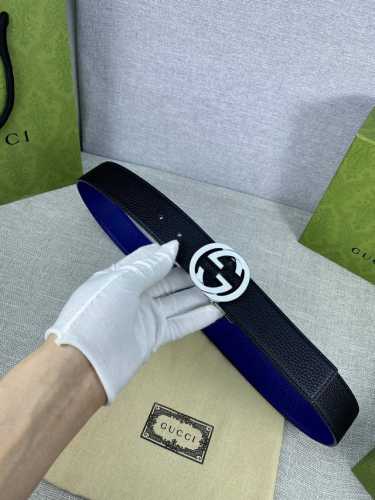 宽度4.0Cm Gucci 互扣式双G带旋转扣，源自品牌现代风格典藏设计，经过重新诠释而别具新意。呈现于纤细的进口两面用腰带之上。