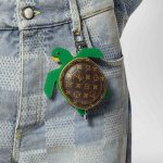 官网新品M01471Louis Vuitton 路易威登海龟乌龟包钥匙扣挂件 Lv蓝牙耳机包 Turtle Pouch 钥匙扣 Lv Turtle Pouch