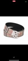 特 Burberry 巴宝莉 专柜同款 男士休闲双面用腰带 宽3.5 Cm 精选品牌标志性 London 格纹，搭配平滑小牛皮反面设计。饰牌搭扣点缀品牌专属标识