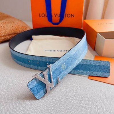 高端品质，实物拍摄 批 配全套礼盒 品牌：L0UIS VUITT0N 原单品质 3D打印 寬度40毫米 採用雙面設計 打造出两款經典造型 一面原版帆布 另一面为