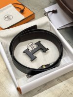 特 Hermes爱马仕 全套包装 宽度3.8Cm 进口双面原版牛皮荔枝纹带身，配搭经典H钢扣 可双面使用；欣赏享用完美的设计和优质的皮料精细工艺，不容错过的产品