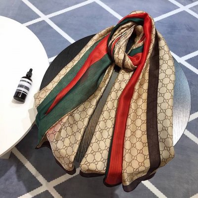 旅游必备单品 爆款丝巾 不管怎么看都觉得是那么美！当你看到实物你就会再回购入手 图片都是实拍。尺寸：180-70Cm