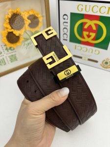 品名：古奇.Gu...Ci 原单 材质：原单牛皮腰带 专柜原单品质、做工精细，时尚大牌，送人自用首选 包装： 请认准如图专柜包装赠送打孔器手提袋专柜礼盒宽度3.