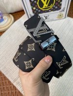 品名：Lv..路易..威登原单 材质：原单牛皮腰带 百分百头层牛皮腰带保证真皮，24K纯钢扣，专柜原单品质、做工精细，时尚大牌，送人自用首选 包装： 请认准如图