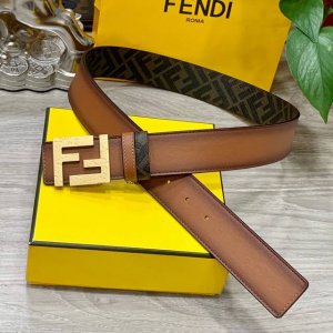 特 Fendi 芬迪 专柜同款 宽4.0Cm 双环正反用腰带 Ff按钉搭扣 双色Cuoio Romano皮革材质 反面面料带有烟草黄和黑色Ff图案 黑色珐琅金属