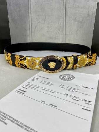 特 宽度4.0Cm Versace 范思哲 此款palazzo腰带采用牛皮革面料制作，并饰有le Pop Classique图案印花和标志性的椭圆美杜莎五金配件 - 点击图像关闭