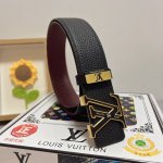品名：Lv..路易..威登 材质：原单牛皮腰带 百分百头层牛皮腰带保证真皮，24K纯钢扣，专柜原单品质、做工精细，时尚大牌，送人自用首选 包装： 请认准如图专柜