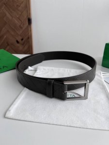 Bv 2026新款Intrecciato Stamp编织压纹腰带 原厂牛皮压印Intrecciato编织图案 搭配微复古银色针扣 针扣前端带可转动方形筒 筒带标