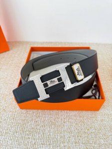 品名： 爱玛仕.Hermes腰带 皮带 原单 型号：挂扣，经典纯钢材质扣头，双面头层牛皮，图片实物拍摄 材料：双面头层牛皮，挂扣系列，纯钢材质扣头，镀钯电镀工艺
