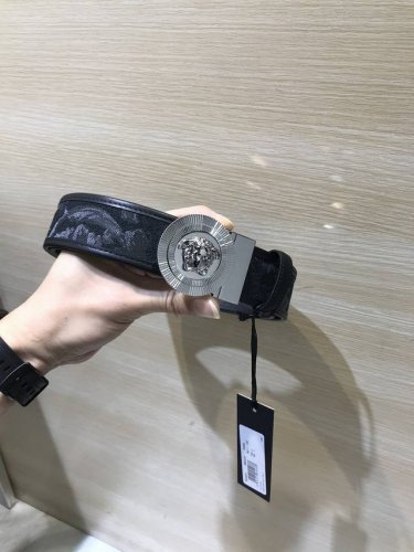 范思哲～专柜同款、实拍专柜官网，支持Nfc尺寸:38Mm，原版立体人头扣 美人头，极富设计美感 ，采用原版织物面料提花配制小牛皮，清晰美观，皮质软，手感舒适，档