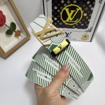 品名：Lv..路易..威登 材质：原单牛皮腰带 百分百头层牛皮腰带保证真皮，24K纯钢扣，专柜原单品质、做工精细，时尚大牌，送人自用首选 包装： 请认准如图专柜