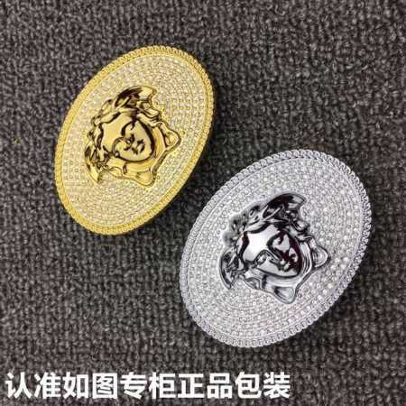 品牌：Versace.范思哲镶钻 型号：原单！请认准如图专柜包装 等级：意大利进口百分百头层牛皮，范思哲.Versace，世界著名奢侈品品牌，美人头经典之作，进 - 点击图像关闭