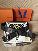 品名：Lv..路易..威登原单 材质：原单牛皮腰带 百分百头层牛皮腰带保证真皮，24K纯钢扣，专柜原单品质、做工精细，时尚大牌，送人自用首选 包装： 请认准如图