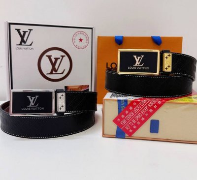 皮带：Lv.路易威登顶级复刻- 腰带：原单品质百分百进口原厂头层牛皮，保证真皮。方形雾面浮雕设计工艺.真空电镀.永不掉色.24K纯钢扣头层小纹路系列双面两用专柜