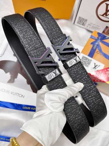 皮带：Lv..路易..威登顶级复刻. 腰带：原单品质百分百头层牛皮，保证真皮。三层叠色工艺.真空电镀.永不掉色.24K纯钢扣头层特种海豹皮双面可用专柜同等质量，