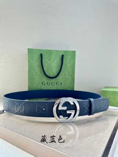特P200 宽度4.0 Gucci 历史细节和现代元素是Gucci最新系列的特点。历史的花押字硬件致敬品牌的创始人Guccio Gucci。这款腰带采用黑色皮革