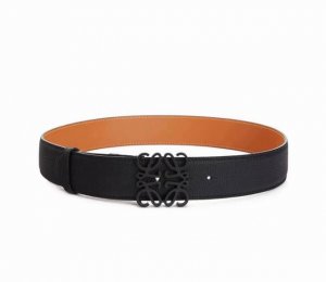 特 Loewe罗意威专柜新款 男士休闲腰带，宽4.0Cm 一面柔软黑色粒面牛皮内衬光滑棕色小牛皮制成，搭配Anagram金属搭扣。