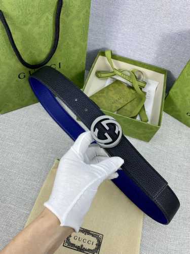宽度4.0Cm Gucci 互扣式双G带旋转扣，源自品牌现代风格典藏设计，经过重新诠释而别具新意。呈现于纤细的进口两面用腰带之上。