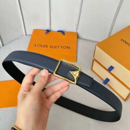 特 寬度：35Mm Lv S-Lock系列 寬度3.5Cm 驢家法國原廠荔枝紋皮料 搭配独特的圆圈字母钢扣 雙面用
