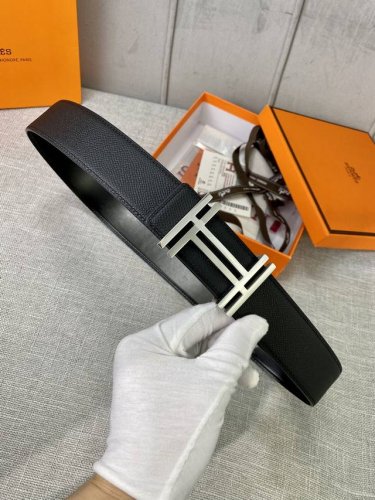 优雅而时尚 双H钢扣 适合休闲或正式的服装造型 法国制造 & Epsom小牛皮双面皮腰带 法国制造 宽度:3.8