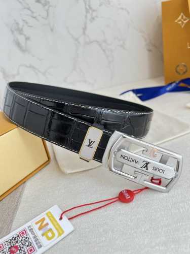 品名：Lv..路易..威登 腰带原单自动带 皮带 型号：自动扣，纯钢材质自动扣，头层牛皮自动带身，实物拍摄 材料：百分百头层牛皮，保证真皮。24K纯钢扣，永不掉