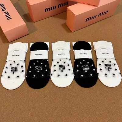 特 Miumiu 缪缪谬家新品女款隐形袜子 一盒五双 提花经典标志，纯棉材质，超舒适超美腻大牌出街，潮人必备超好搭