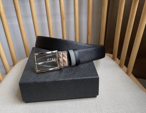 prada 普拉达 专柜同款 男士一皮双用针扣款 带身一面黑一面咖 双面十字纹小牛皮宽度:3.5Cm 搭配原版旋转针扣 手感极佳 原单品质