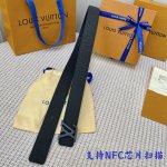 配全套包装礼盒 Lv S-Lock系列 宽度3.5Cm 精致的字母搭扣 搭配品牌專用小牛皮压logo标识 双面用
