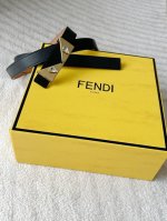 特 Fendi 芬迪 女士小腰带 宽2.0Cm 头层粒面牛皮内衬磨砂皮 独特造型五金搭扣