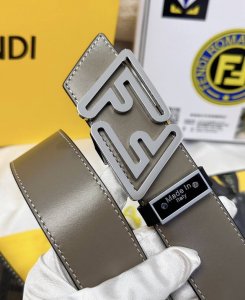 皮带：Fendi.芬迪..顶级原单复刻. 腰带：百分百头层牛皮，保证真皮。双层Ff斜面磨砂烤漆24K纯钢扣材质，永不掉色纯手工一针一线缝制小牛皮正反双面使用商场